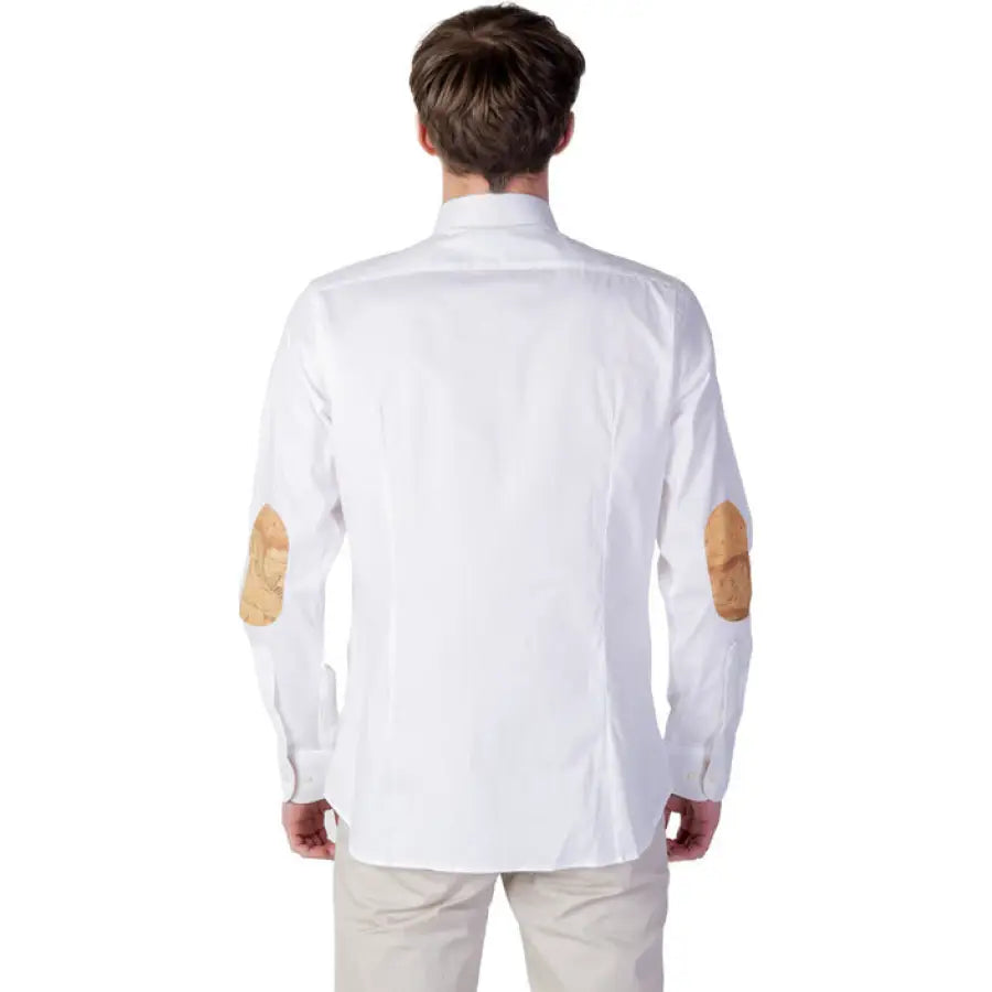 Man wearing Alviero Martini Prima Classe Men Shirt with back patch, white shirt