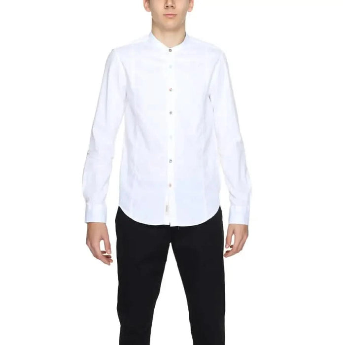 Gianni Lupo fashion - man in white Gianni Lupo shirt and black pants