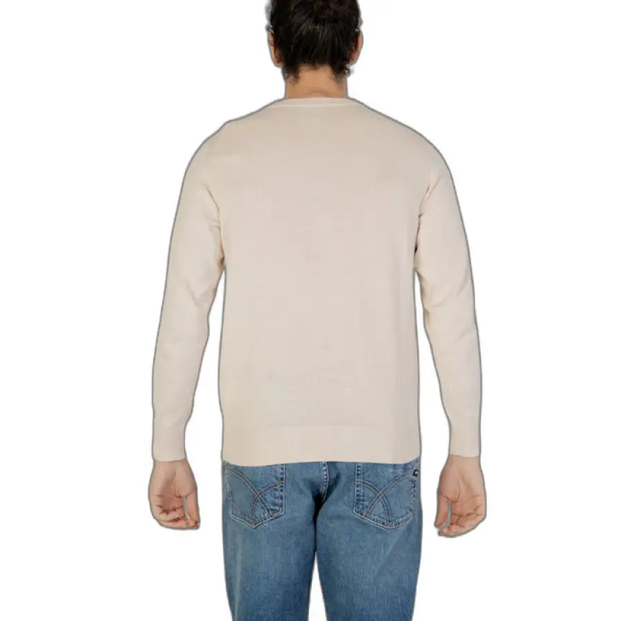 Man in a white sweater and jeans from the Gas - Gas Men Knitwear Collection