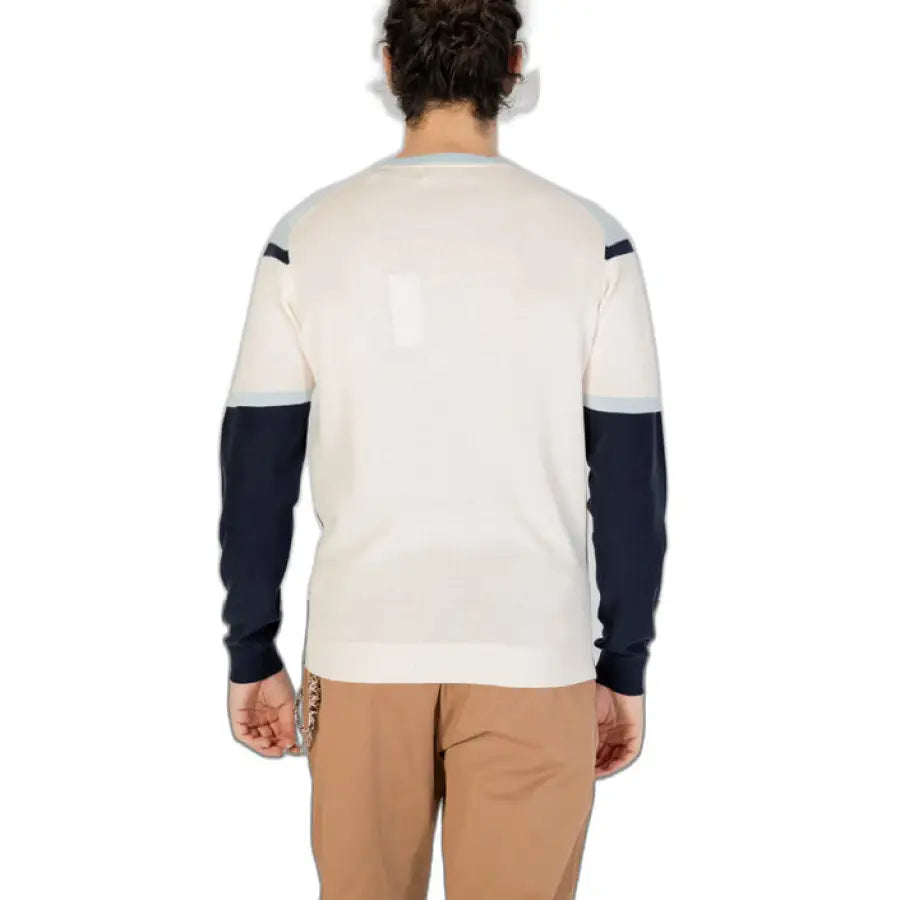 Hamaki-ho Men Knitwear: man wearing a white sweater with blue and black sleeve