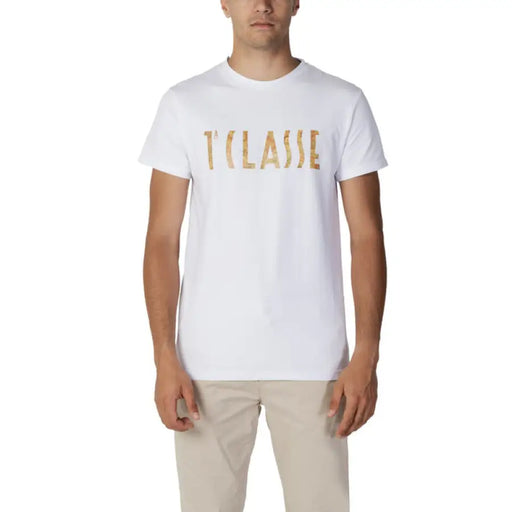 Man wearing Alviero Martini Prima Classe white t-shirt with ’I Love’ text