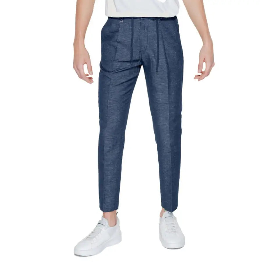 Man in white T-shirt and blue Antony Morato trousers - Urban style