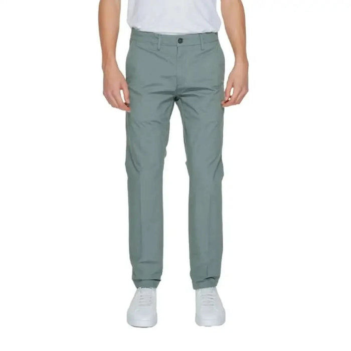 Urban style: Man in white t-shirt and Borghese green pants - Borghese Men Trousers