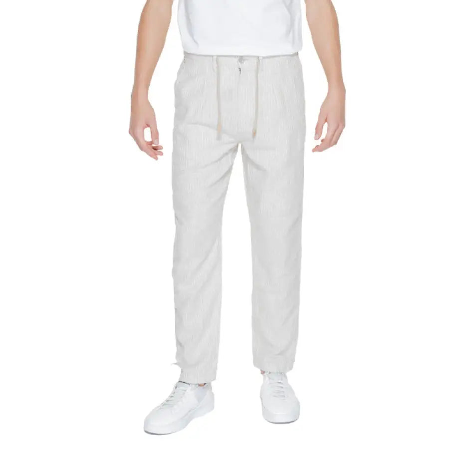 Urban style: Man wearing Hamaki-ho Men Trousers with white t-shirt and grey pants