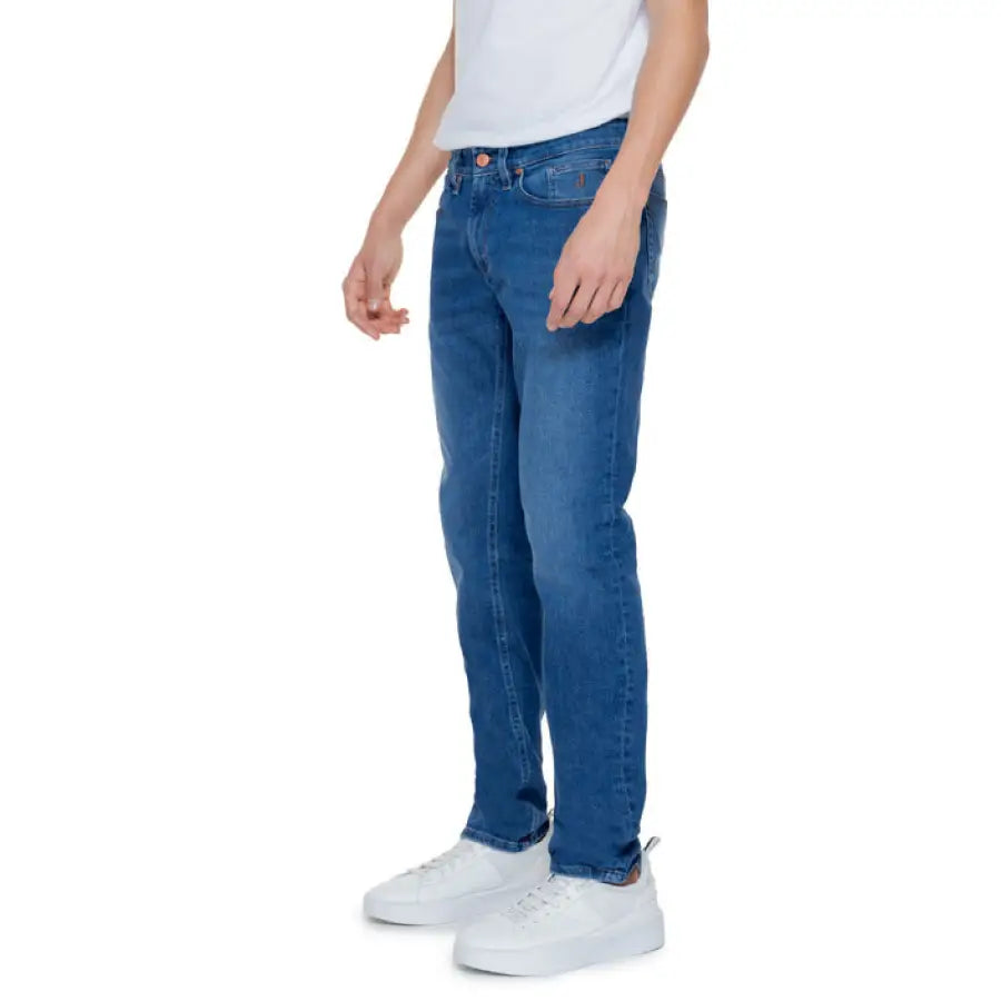 Urban style: A man in a white T-shirt and Jeckerson Men Jeans