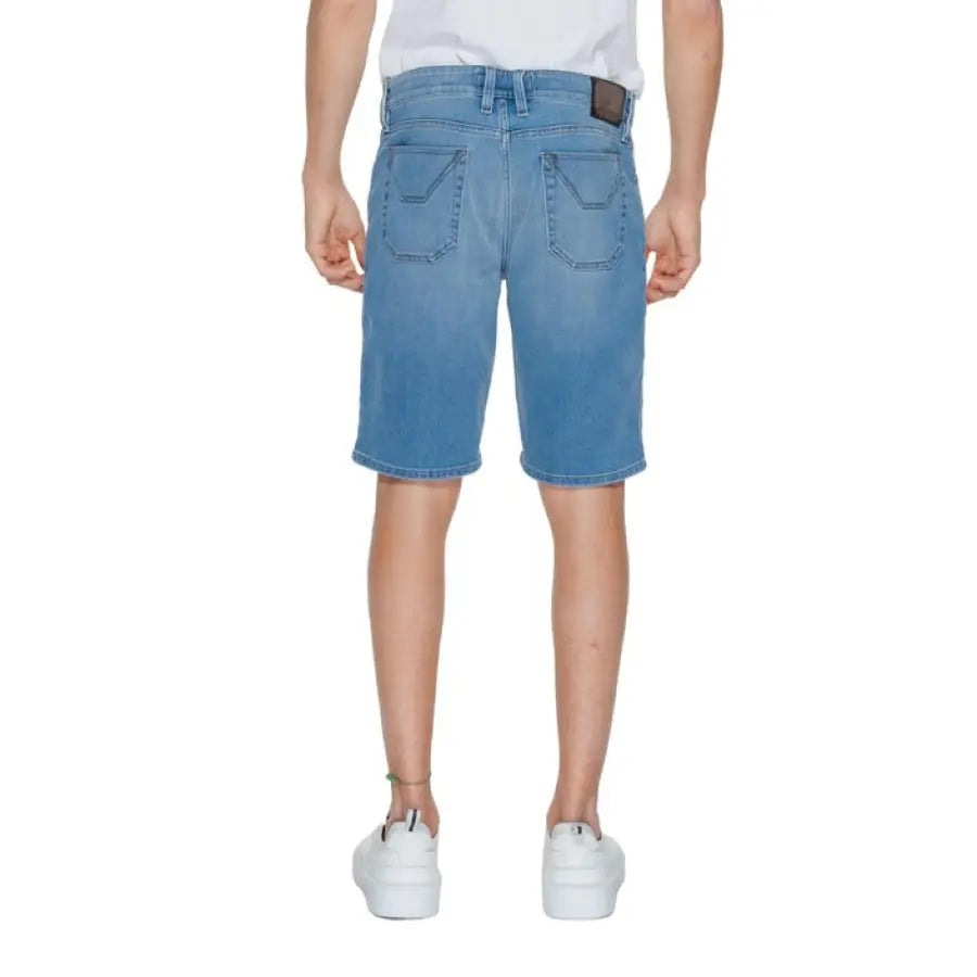 Jeckerson Men in White T-shirt and Blue Jeckerson Shorts