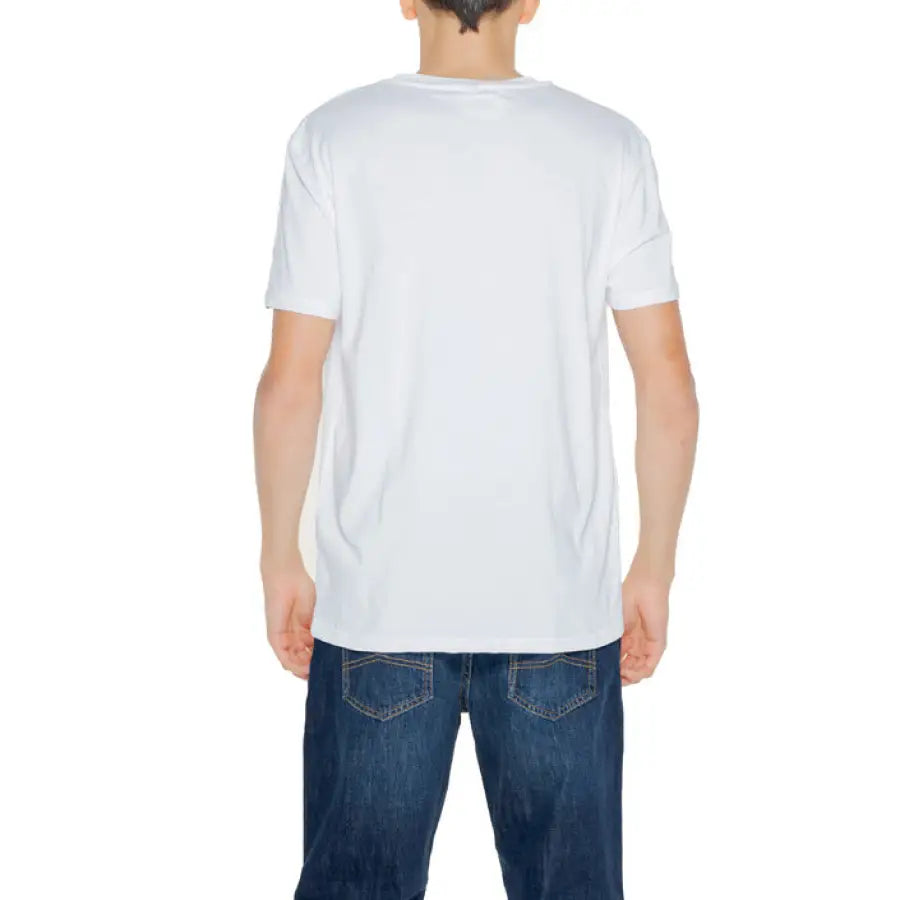 Man in white Moschino Underwear T-Shirt and jeans, casual urban style