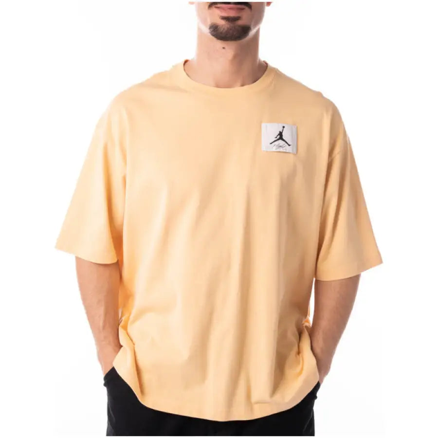 Urban style: Man in yellow Jordan Men T-Shirt and white hat