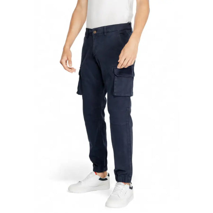 Gas - Gas Men Trousers Navy blue cargo pants with side pockets and white sneakers