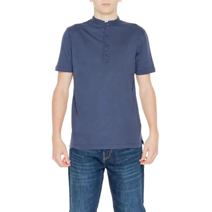 Navy blue short sleeve henley shirt with button placket by Hamaki-ho for men