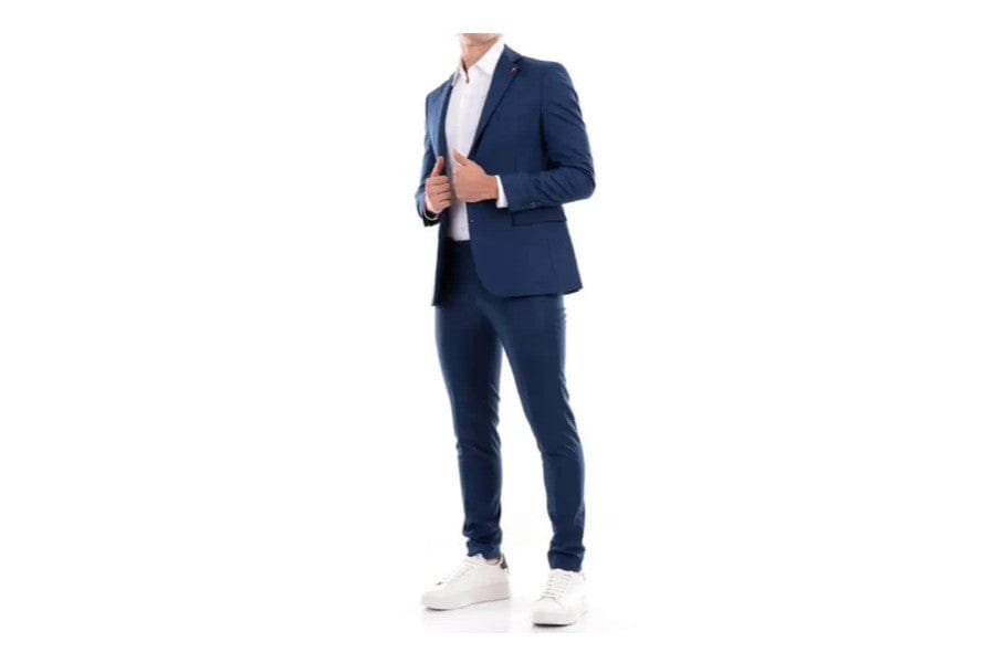 Navy blue suit with white sneakers exemplifying old money style for an elegance look