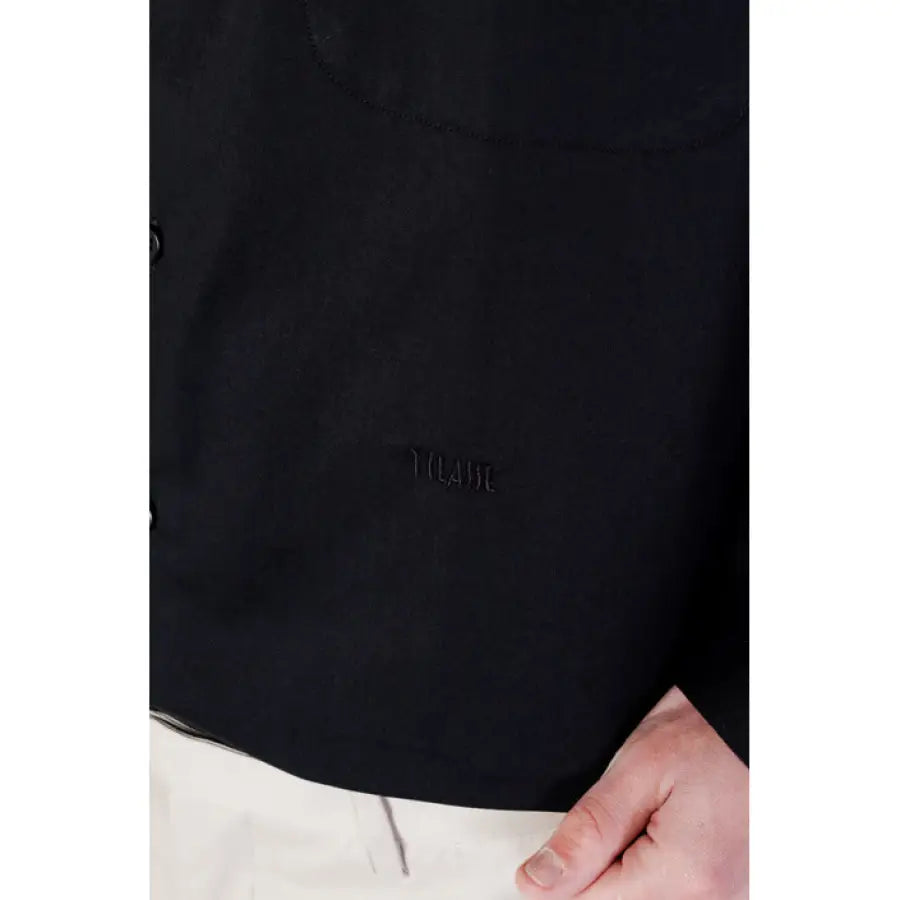 
                      
                        North Face Mountain Jacket displayed with Alviero Martini Prima Classe Men’s Shirt
                      
                    