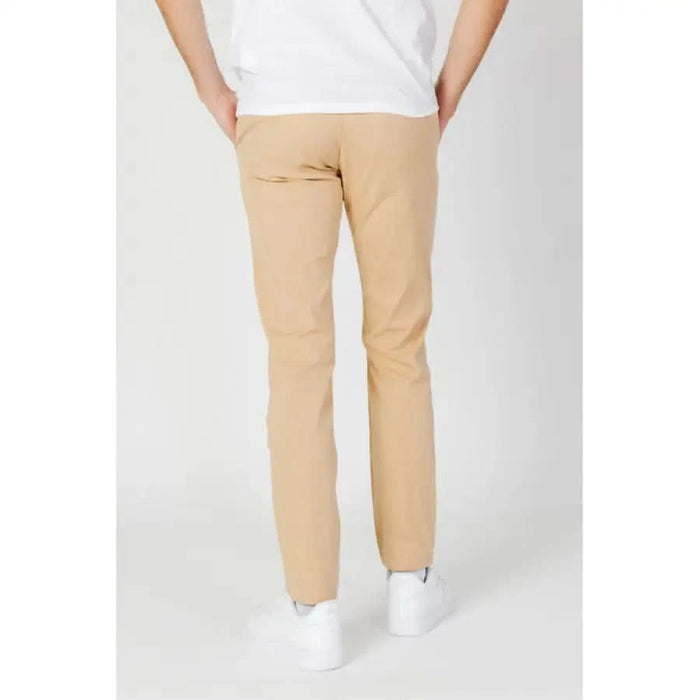 Pair of beige chino pants with white sneakers and a white shirt - Tommy Hilfiger Jeans Men Trousers