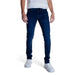 Dark blue skinny jeans with white sneakers and a white top by Antony Morato