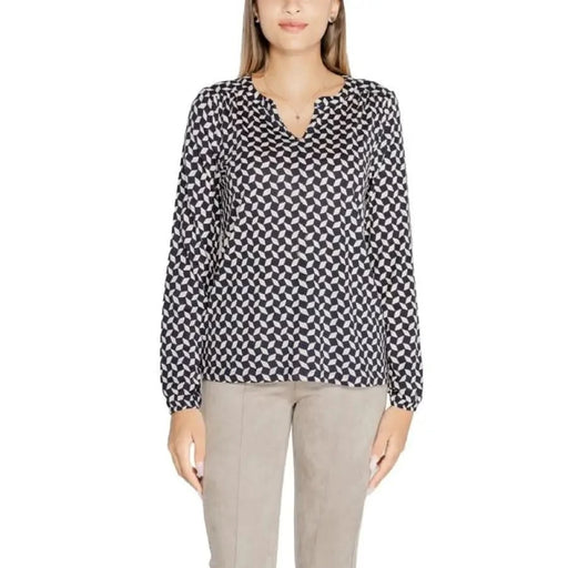 Patterned long-sleeve blouse with v-neck collar from Street One Women’s T-Shirt collection