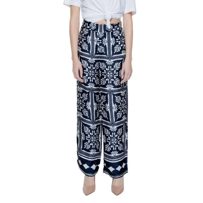 Patterned wide-leg pants with navy and white floral leaf design by Street One