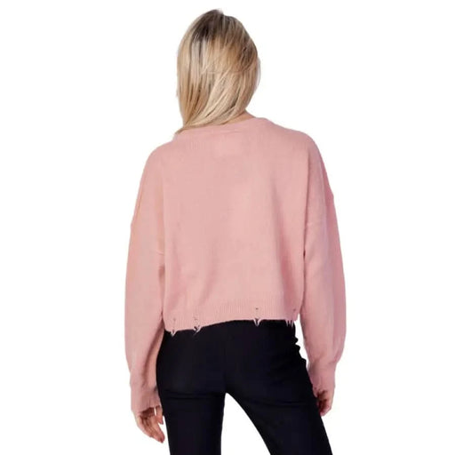 Blonde woman in pink cropped sweater with distressed hem by Aniye By Women Knitwear