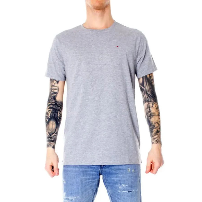 Plain grey Tommy Hilfiger men t-shirt featuring a small logo detail