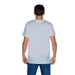 Tommy Hilfiger Jeans Men T-Shirt in plain white, back view worn by a person