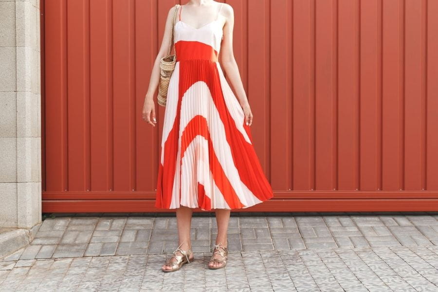 Pleated midi skirt featuring red and white wavy stripes ideal for a first date outfit.