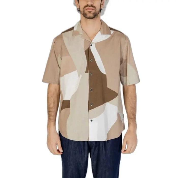 Only & Sons Men’s Short-Sleeved Button-Up Shirt with Abstract Geometric Pattern