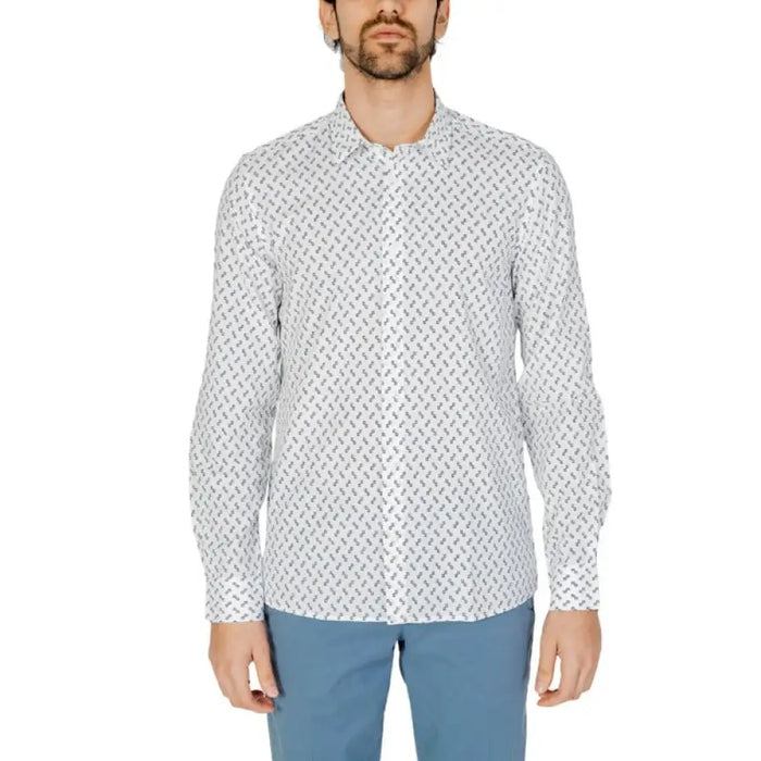 White button-up shirt with geometric print pattern by Antony Morato for men