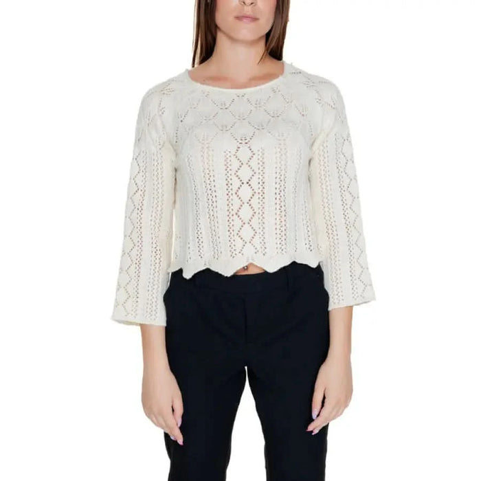 White cropped knit sweater with lace pattern and scalloped hem - Vero Moda Women’s Knitwear