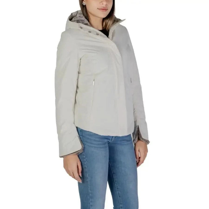 White hooded winter jacket with zippered pockets from Suns Women Jacket collection