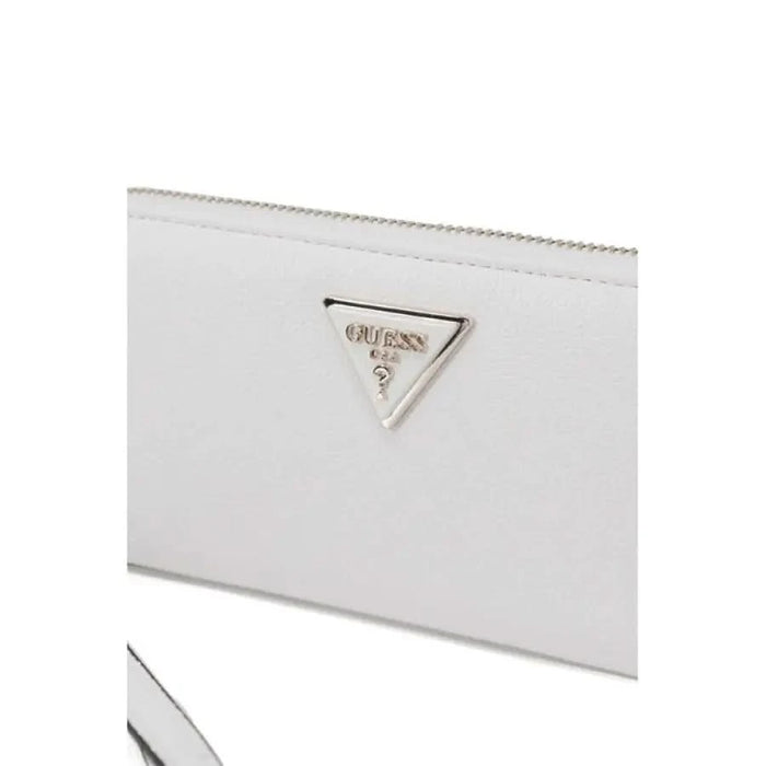 Urban style Guess women wallet with white leather and triangle logo