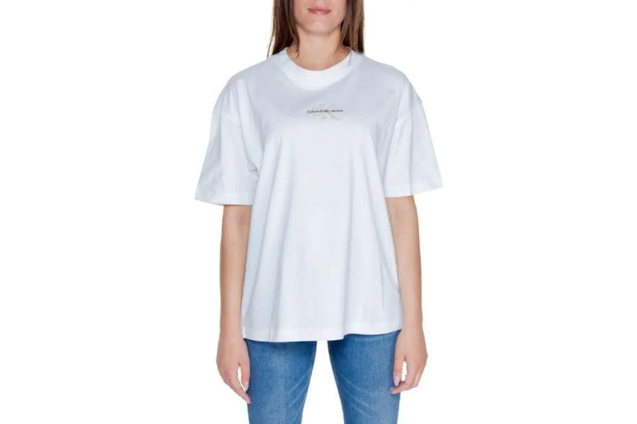 White oversized t-shirt with text perfect for summer outfit ideas to shop.