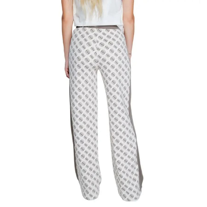 Guess white pants with gray floral or geometric pattern for women