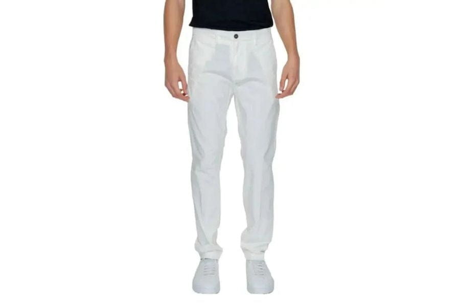 White men’s trousers featuring a visible waistband and pockets for versatile styling.