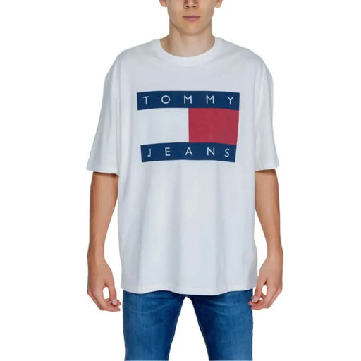 White Tommy Hilfiger Jeans Men T-Shirt with blue and red block logo