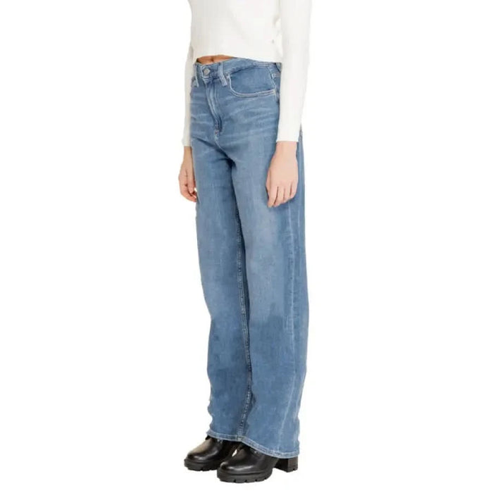 Calvin Klein Women Jeans - Wide-Leg Blue Jeans with Cropped White Top and Black Boots