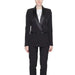 Urban style: Woman in black Silence - Silence Women Blazer with white shirt