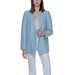 Woman in Vero Moda urban blue blazer jacket - Stylish women’s fashion