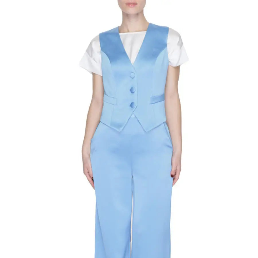 Woman in blue suit and white shirt - Urban Style Clothing | Silence - Silence Women Gilet
