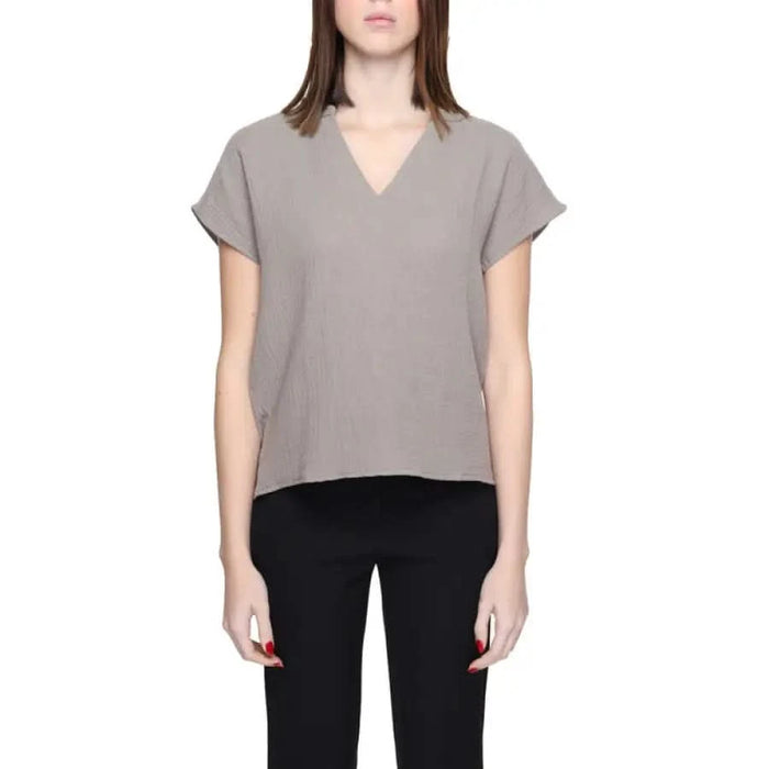 Yong women blouse by Jacqueline De Yong featuring woman in grey V-neck top