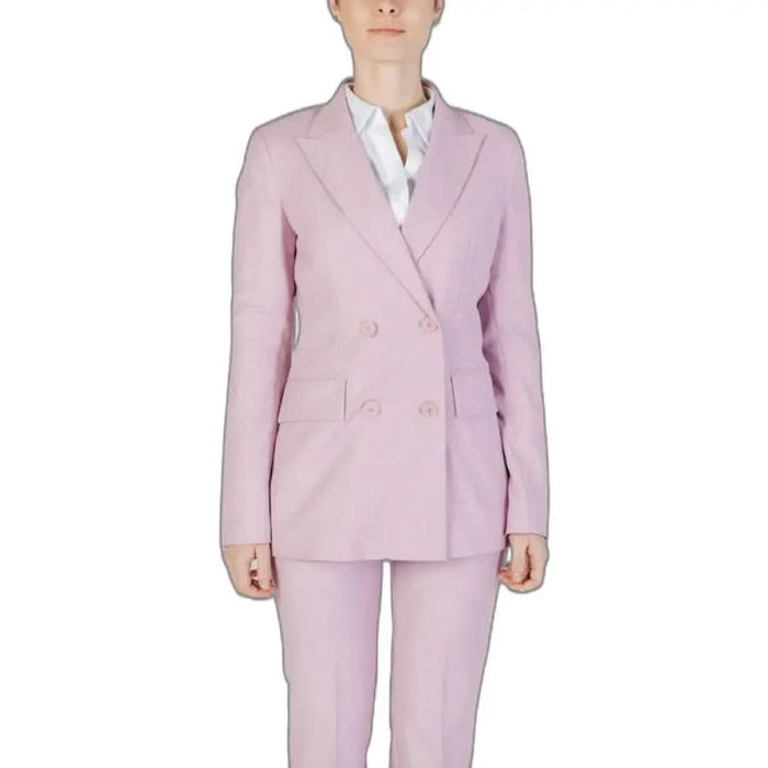 Woman in pink Sandro Ferrone blazer from Ferrone Sandro Ferrone Women Blazer collection