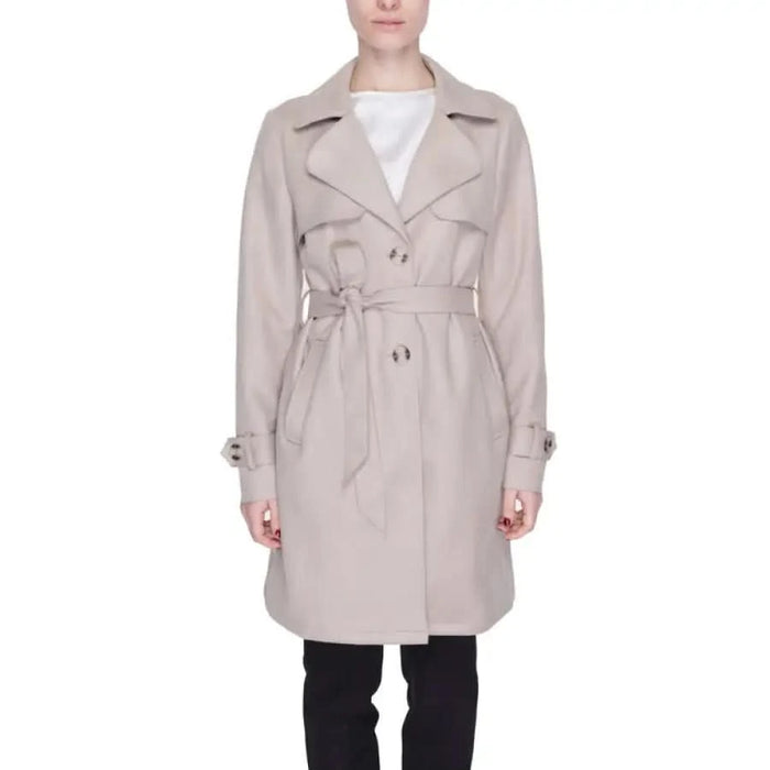 Urban style: Woman in Street One trench coat - Street One Women Jacket