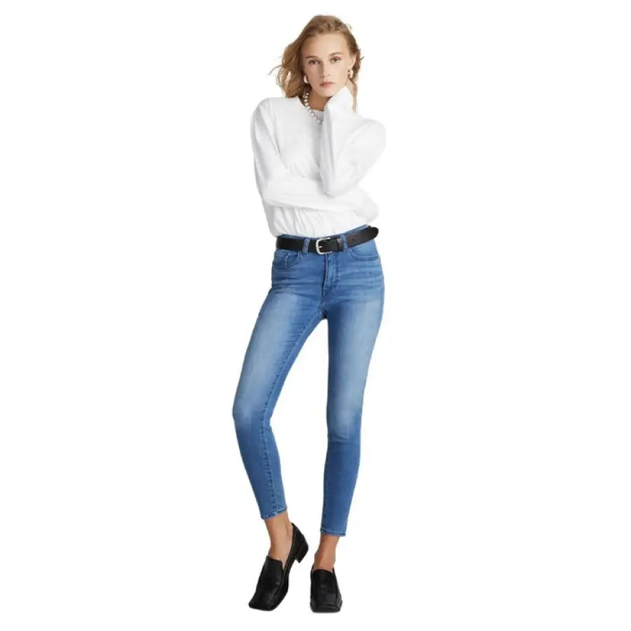 Young woman in white sweater, blue jeans, and black shoes wearing Gas - Gas Women Jeans
