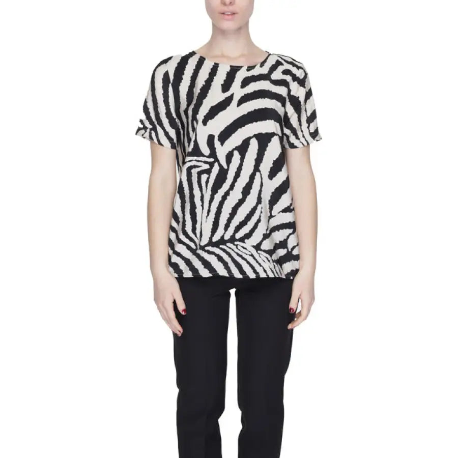 Jacqueline De Yong Women Zebra-Print T-Shirt paired with black pants